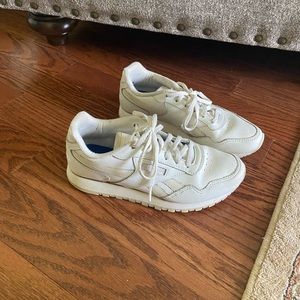 Reebok off white tennis shoes